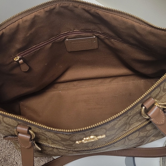 Coach City Tote Bag - Signature Canvas - Picture 3 of 7